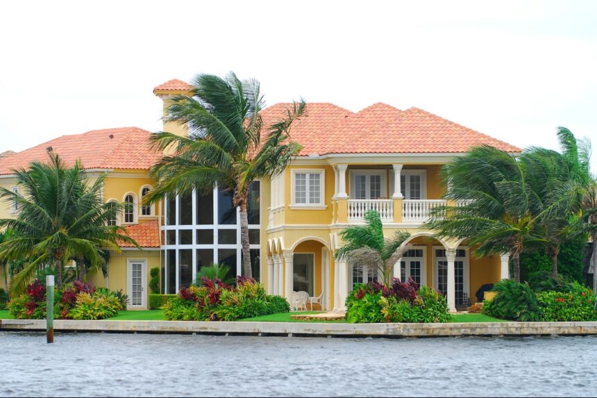Palm Beach Billionaires Paying Six Figures for Housekeeping: Report