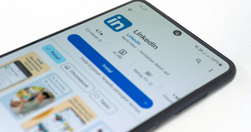 LinkedIn social media on the Google Play Store page.