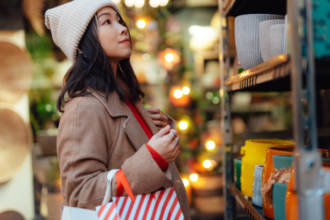 How small businesses can attract more customers this holiday season