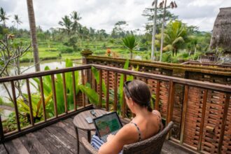 How I Make $100,000+ Each Year With A Travel Blog